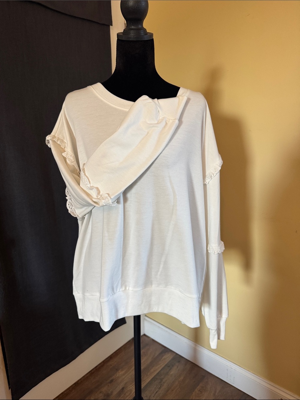 Shabby Chic Cream Lace-Trim Lightweight Sweatshirt